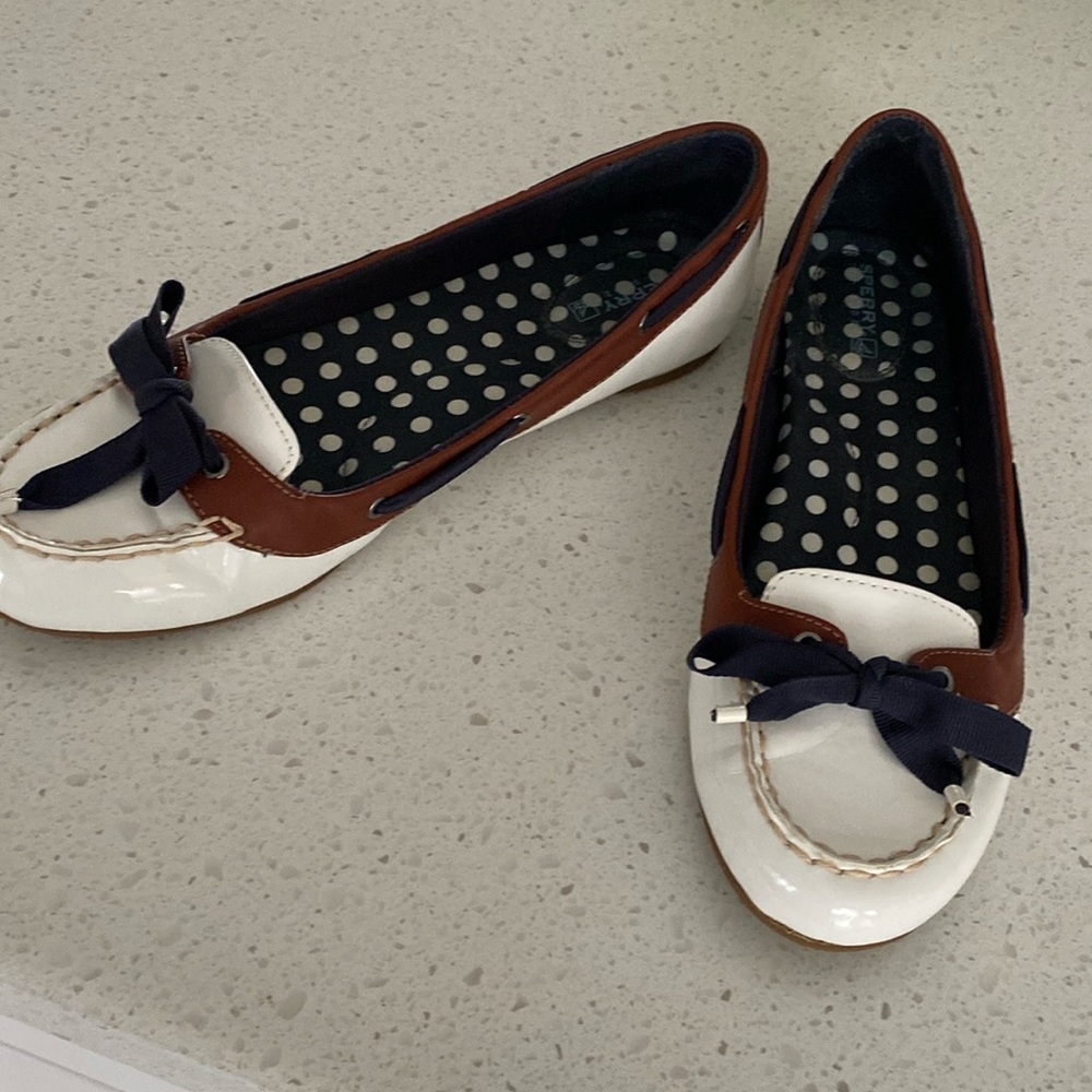 Like new white patent leather Sperry loafers deck shoes coastal chic 8